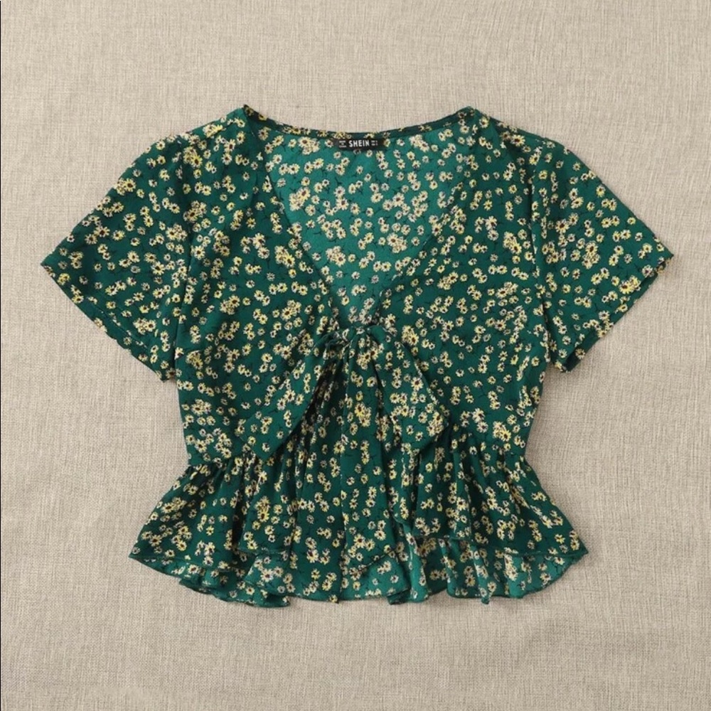 SHEIN Tie Front Ditsy Floral Peplum Top